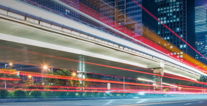 Ticket de Capufe junto a una computadora para facturación