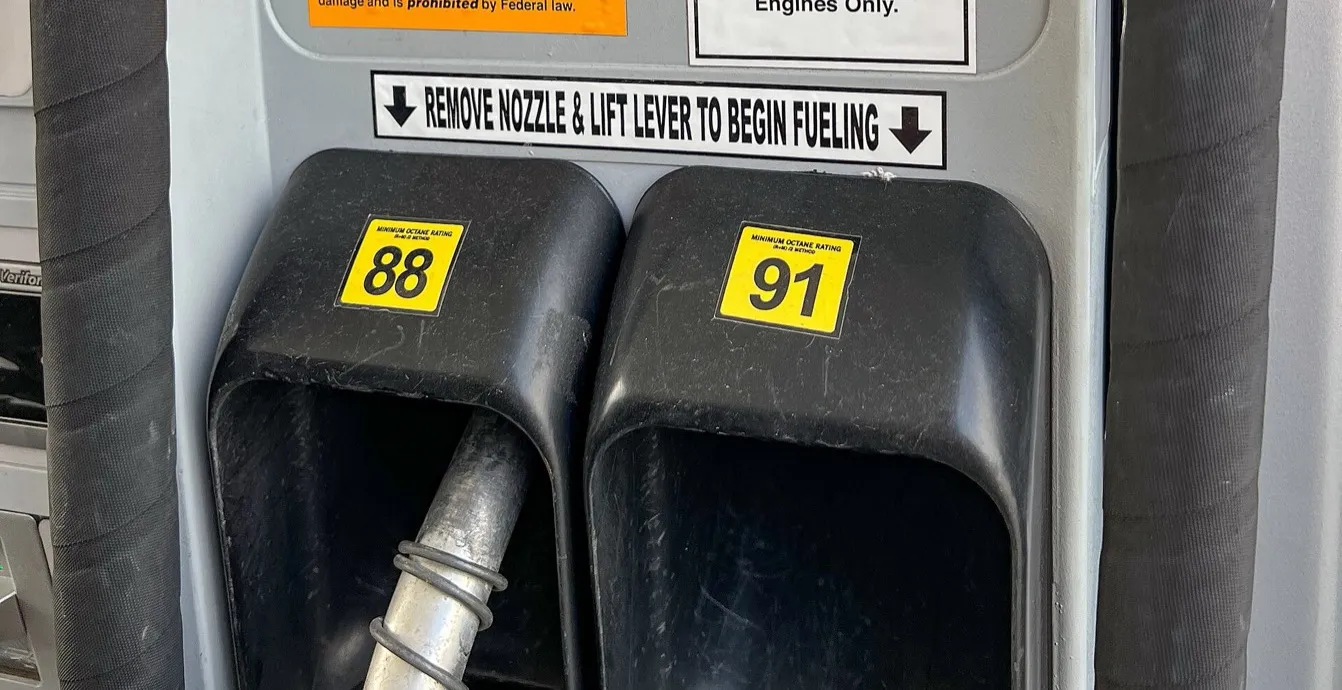 Despachadores de una bomba de gasolina