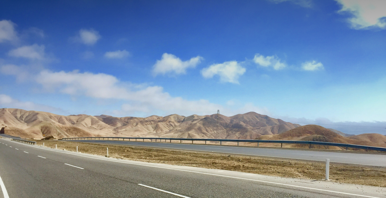 Ticket de Red Vía Corta junto a una computadora para facturación